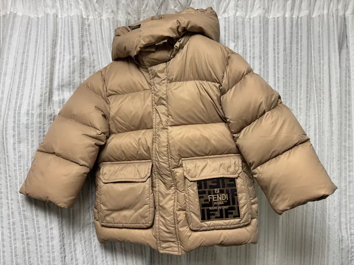FENDI フェンディ キッズ ダウン アウター ベージュ