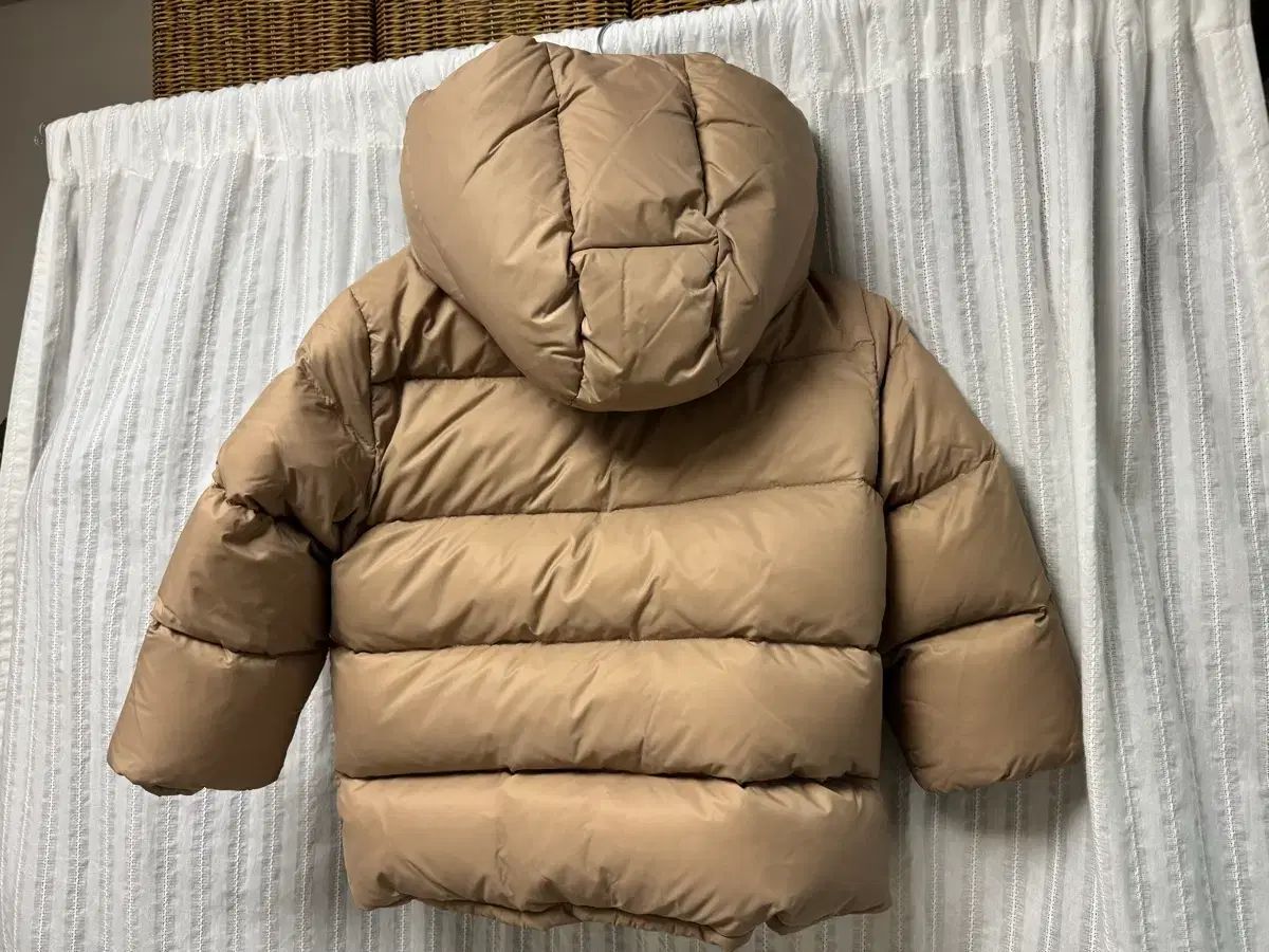 FENDI フェンディ キッズ ダウン アウター ベージュ