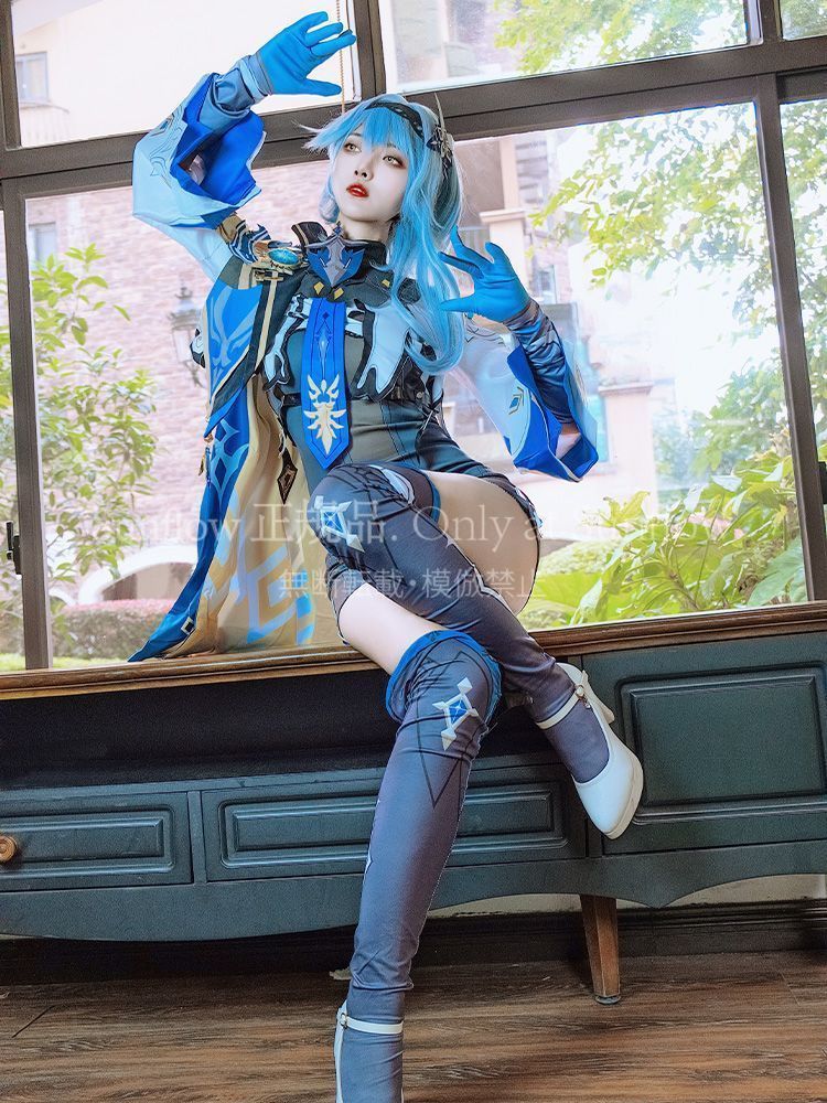 エウルア ローレンス Eula Lawrence コスプレ衣装 高品質 豪華フルセット 披風 外套 連体衣 神之眼付き 男女兼用 撮影会 舞台演出 推し活 イベント プレゼントにも最適