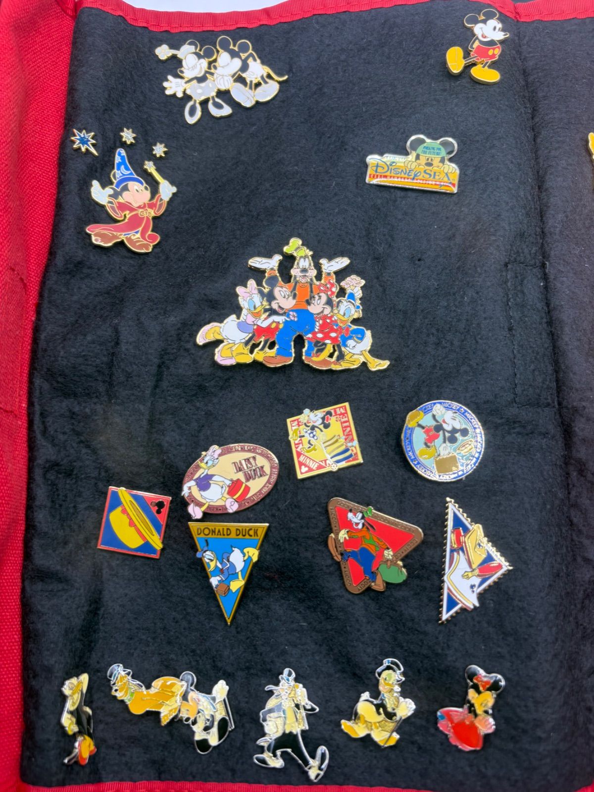 ディズニー ピンバッジ 50個セット 大量 レア PIN STATION専用バッグ