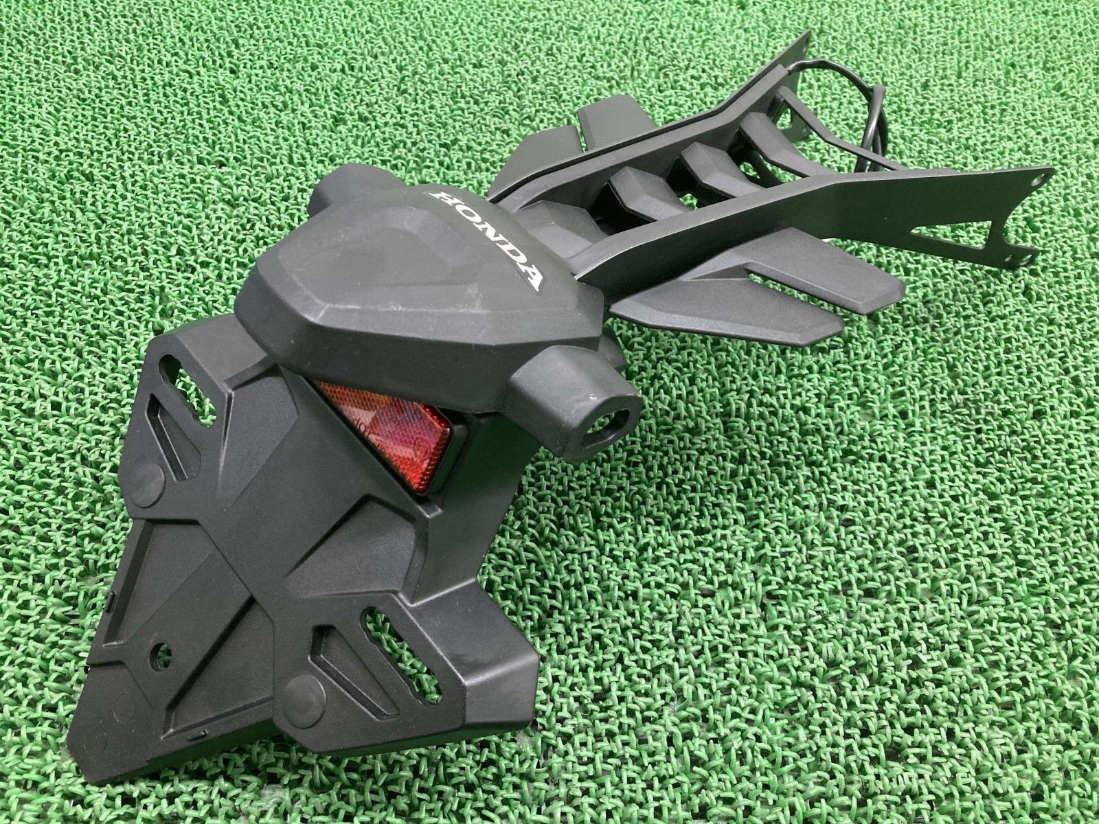 CBR 650 R リアフェンダー MKY ホンダ バイク 部品 RH 03 ナンバー灯 リフレクター 割れ欠け無し 品薄 車検 Ba