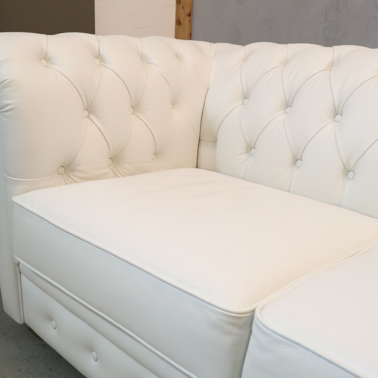  dinos ディノス LeClass ルクラス チェスターフィールド 2人掛けソファ ラブソファ ホワイト レザーソファ クラシック モダン 2人掛け 3人掛けソファ ソファ ソファベッド