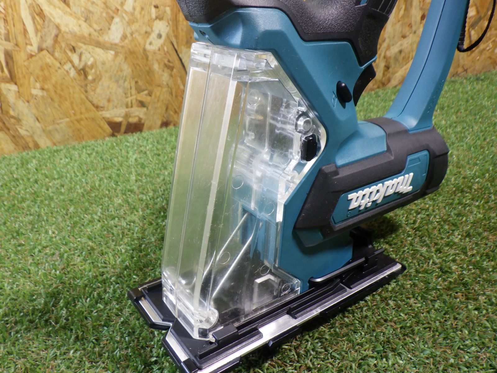 マキタ 充電式ボードカッタ 本体のみ バッテリー 充電器別売 SD 100 DZ 石こうボードなどへの角穴開けに 品