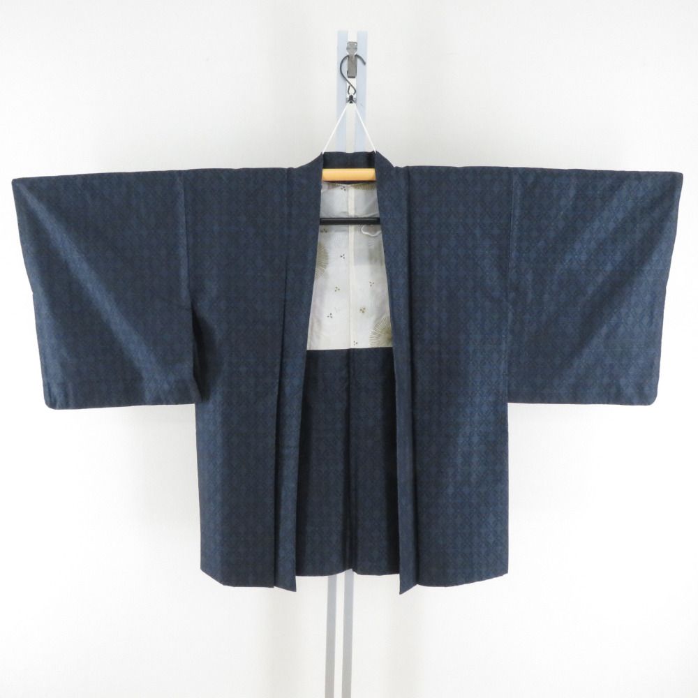 紬 着物 大島紬 アンサンブル 羽織付き 紺色ｘ青色 縦菱型模様 袷 バチ衿 正絹 仕立て上がり着物 身丈155cm【中古】 紬 着物 大島紬 アンサンブル 羽織付き 紺色x青色 縦菱型模様 袷 バチ