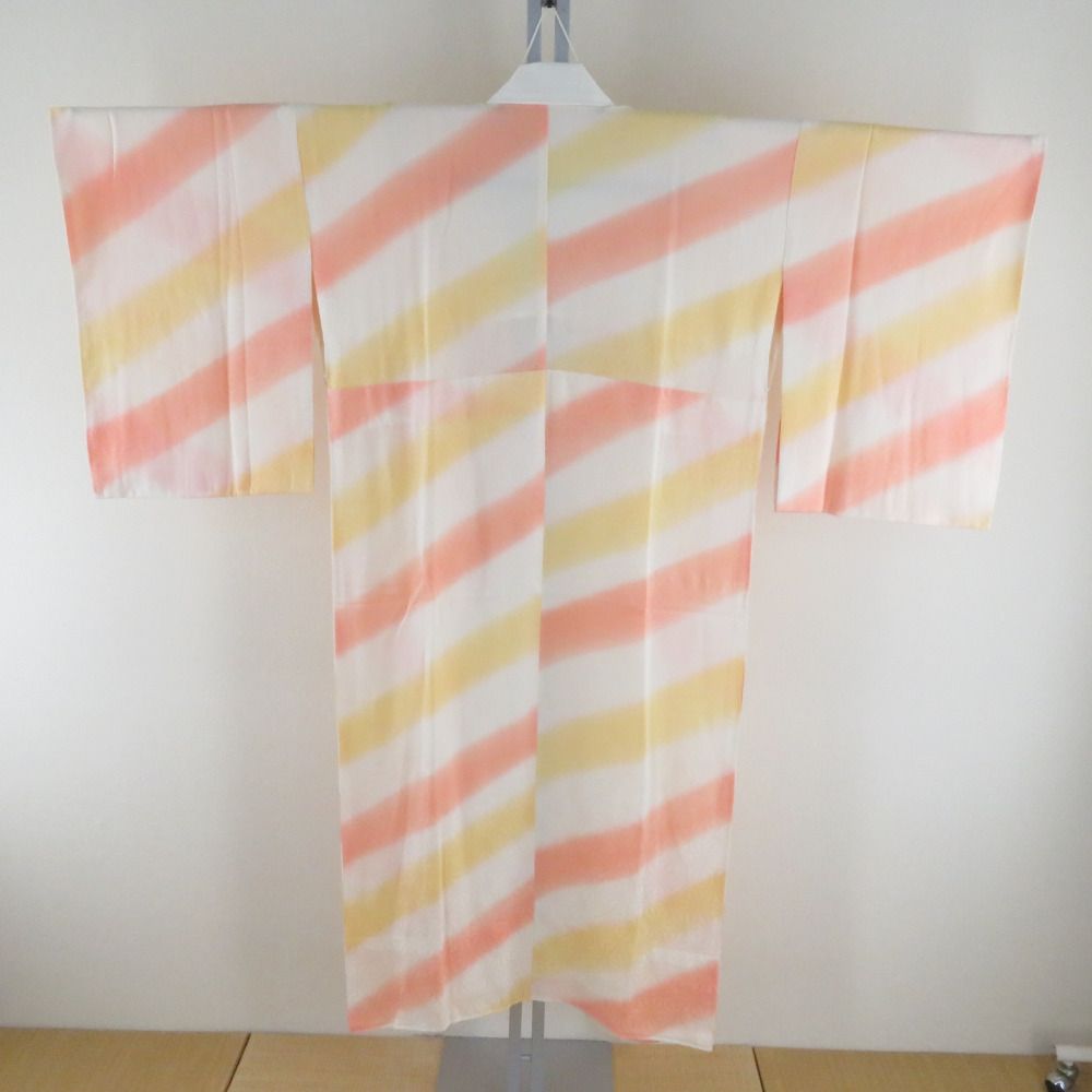 襦袢 長襦袢 白色x薄黄色xサーモンピンク色 麻の葉地紋入り ぼかし