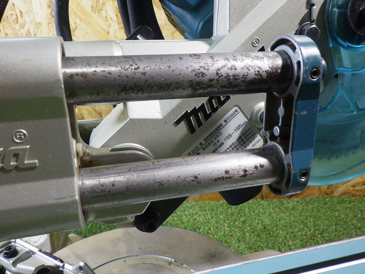 マキタ 165ミリスライドマルノコ 小型軽量ながら312 mm幅を一発切断できる 品