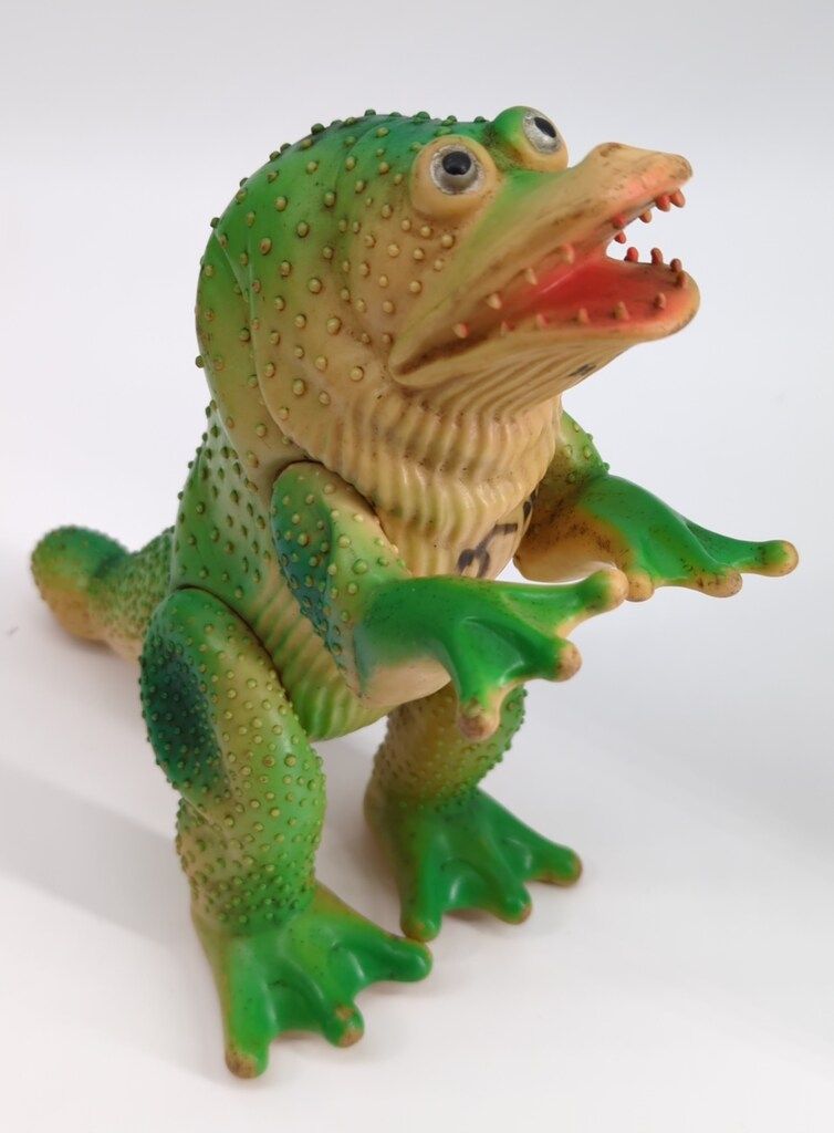 ブルマァク ガマクジラ クリーム成型 緑 赤塗装 黒銀目