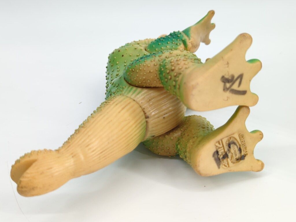  ブルマァク ガマクジラ クリーム成型|緑|赤塗装|黒銀目 ウルトラマン キャラクター玩具