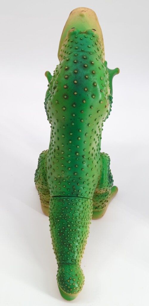 ガマクジラ クリーム成型|緑|赤塗装|黒銀目