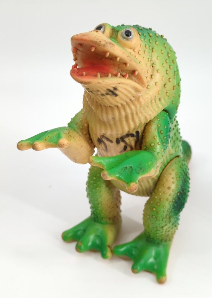 ブルマァク ガマクジラ クリーム成型/緑/赤塗装/黒銀目 - メルカリ