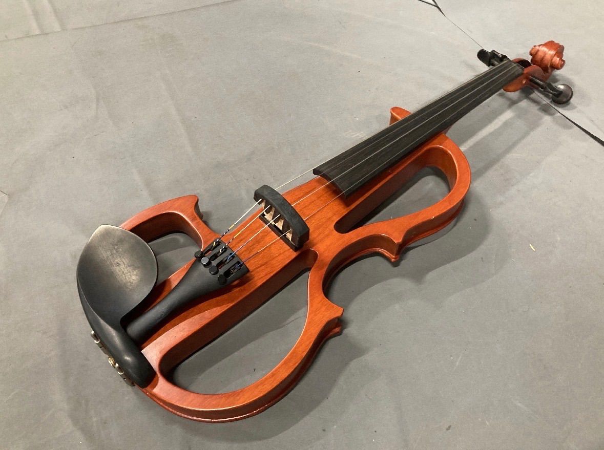 Valente エレキバイオリン EVN-37 ケース付き - メルカリ