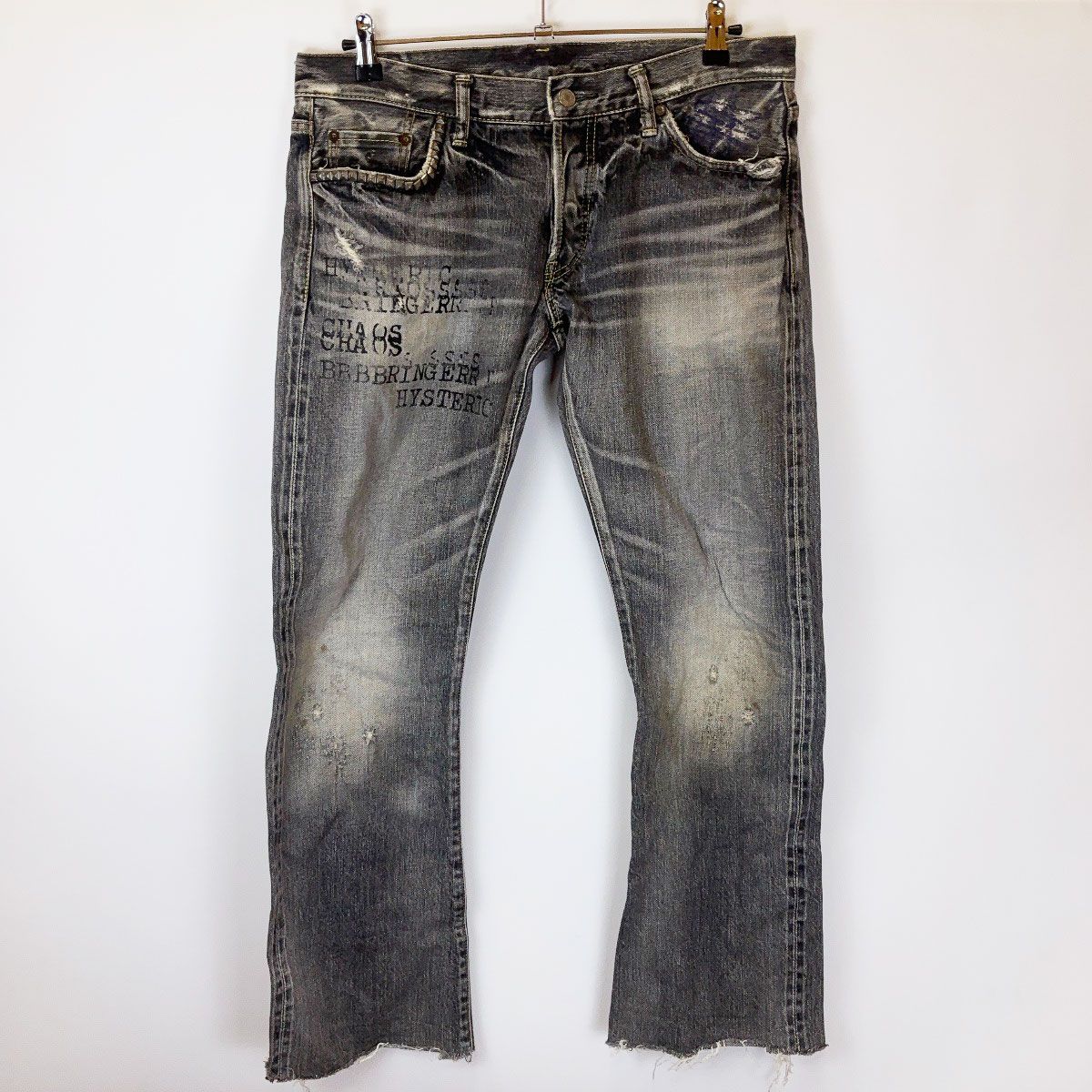 ★ ヒステリックグラマー　日本製 筆記ロゴ　スタッズ　ダメージ　デニム　パンツ ヒステリックグラマー ペイント＆ダメージ加工 スタッズデニムパンツ
