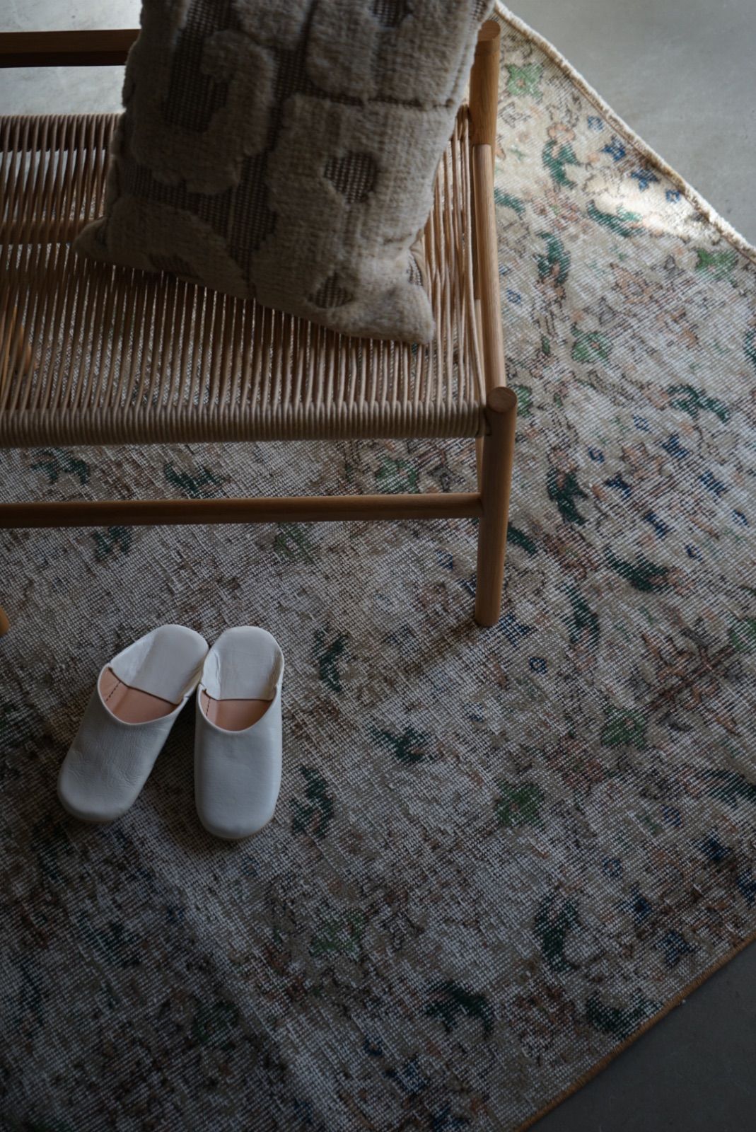 ヴィンテージラグ トルコ イスパルタ ベージュ フラワー 1970年代 228 × 130.5 cm No.TR 25209