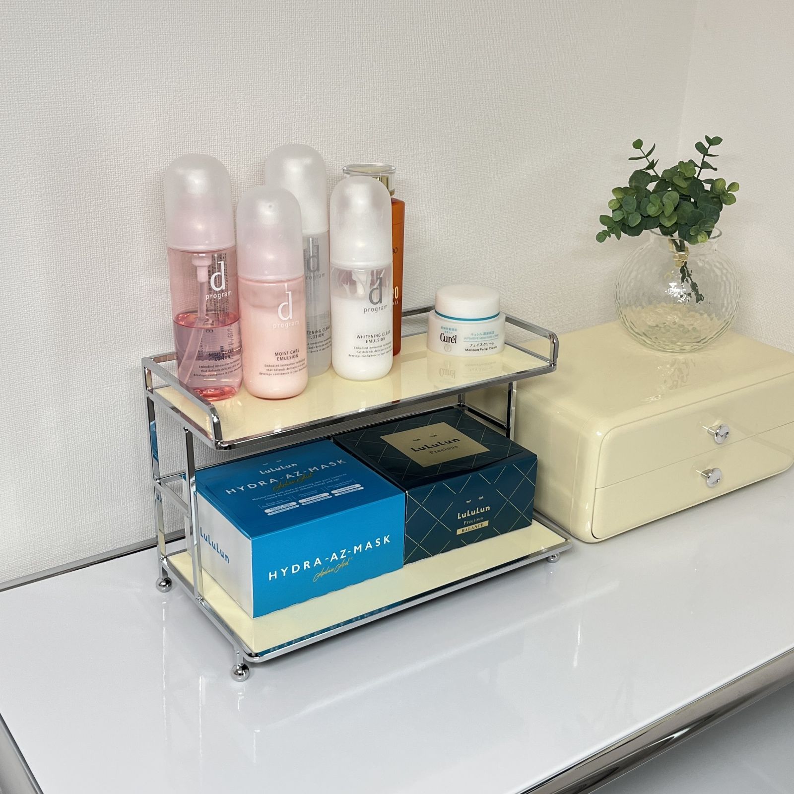 シルバー脚付き2段ディスプレイラック - メルカリ