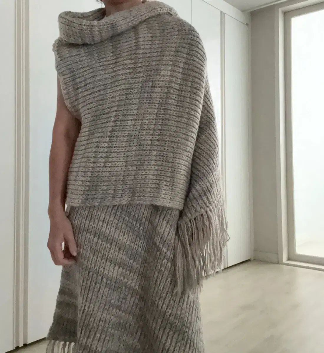 ニット ベストスタイル マフラー