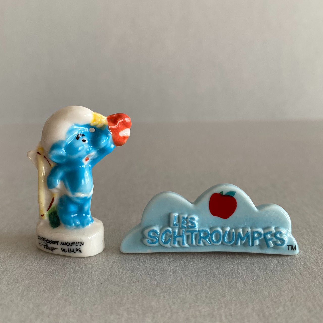 スマーフとタイトルロゴのフェーブ／2点セット／フランス雑貨／陶器