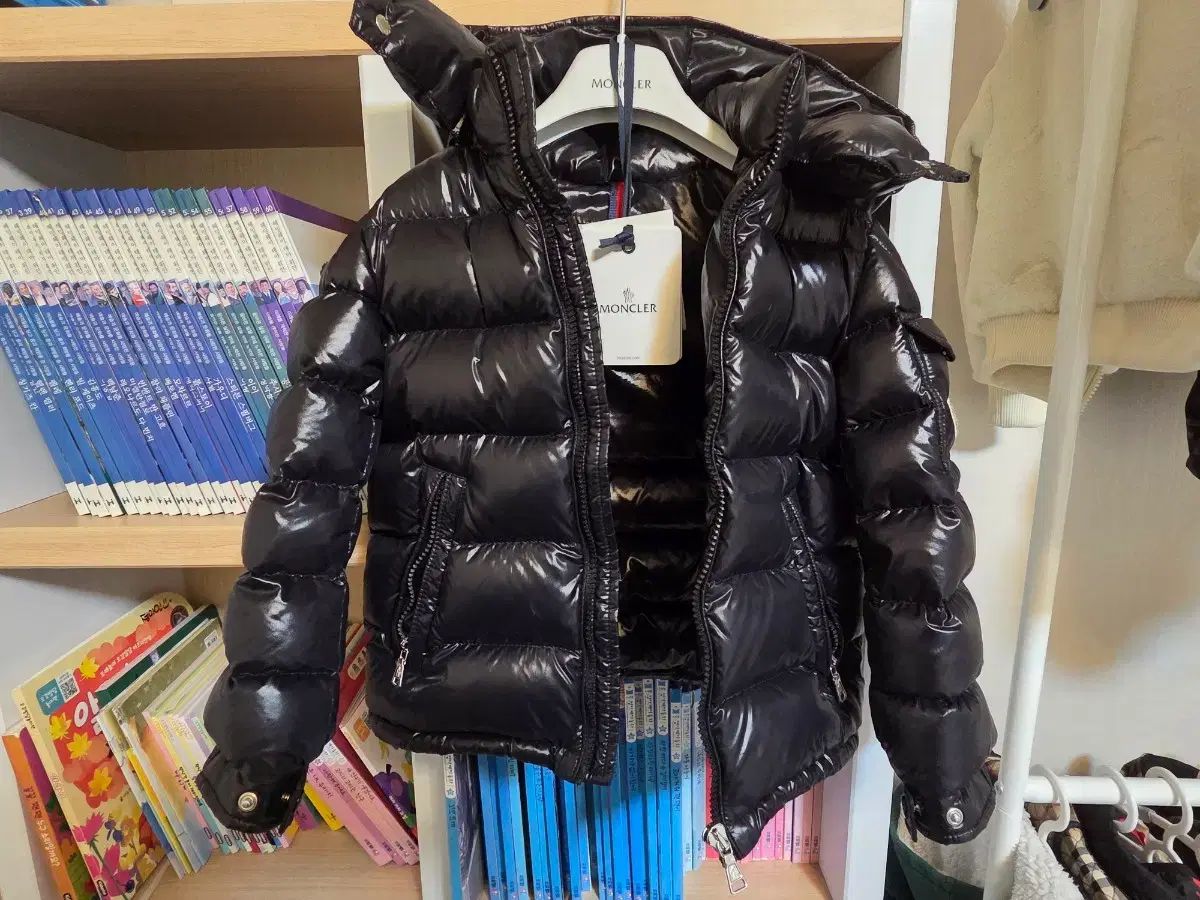 MONCLER ニューミヤ ブラック 6 A