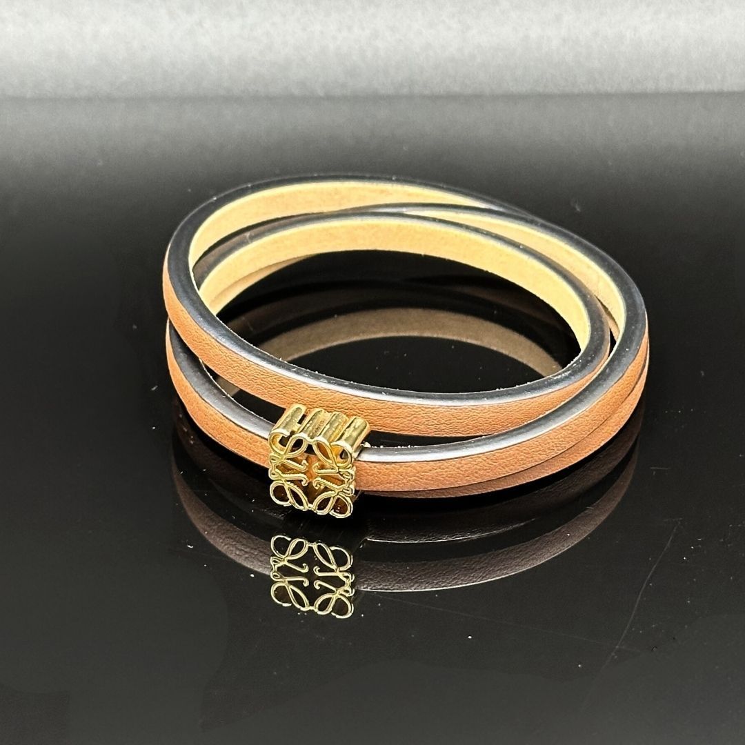 【購入証明】LOEWE ツイスト バングル カーフ アナグラム ブレスレット ギフトに最適♪】LOEWE アナグラム ツイスト バングル カーフ (LOEWE