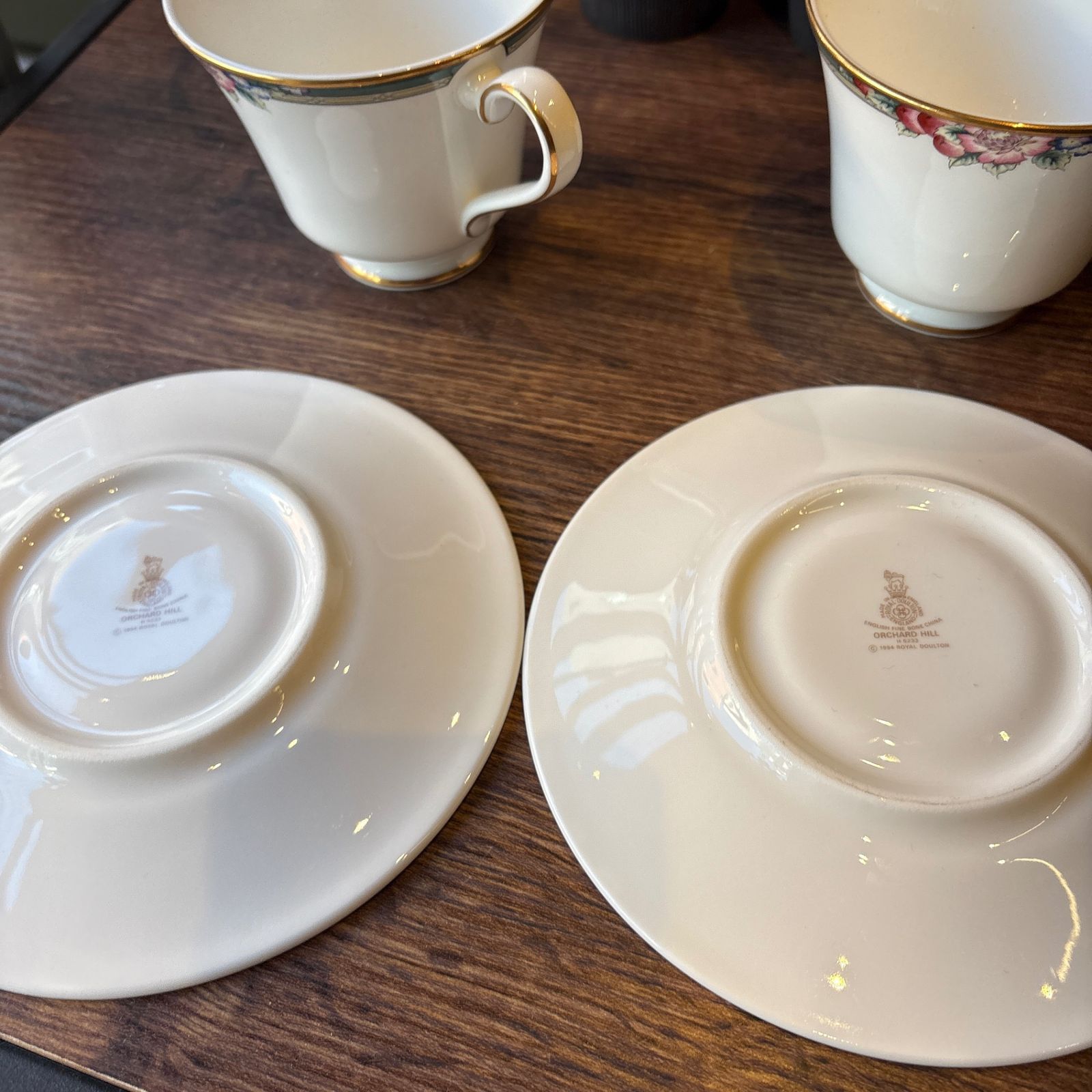 ROYAL DOULTON ロイヤルダルトン カップアンドソーサー 花 2客