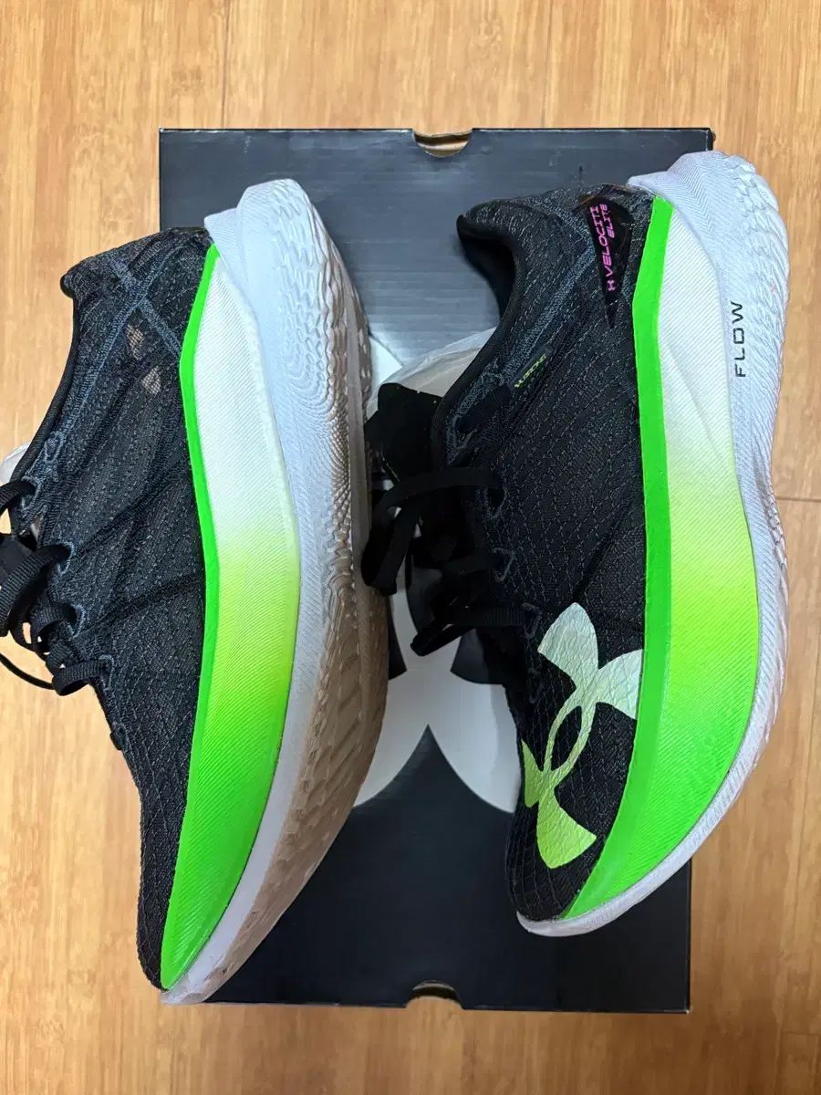 アンダーアーマー カーボン ランニングシューズ