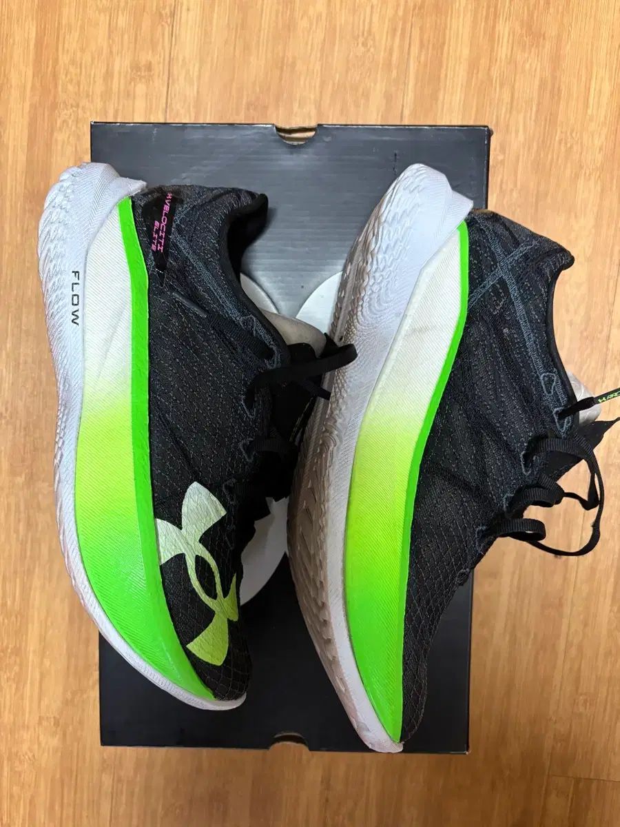  アンダーアーマー カーボン ランニングシューズ 登山靴 トレッキングシューズ アウトドアシューズ