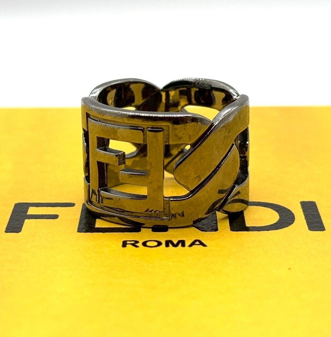 鋼の存在感を纏う】 FENDI フェンディ ズッカ リング FFロゴ チェーン