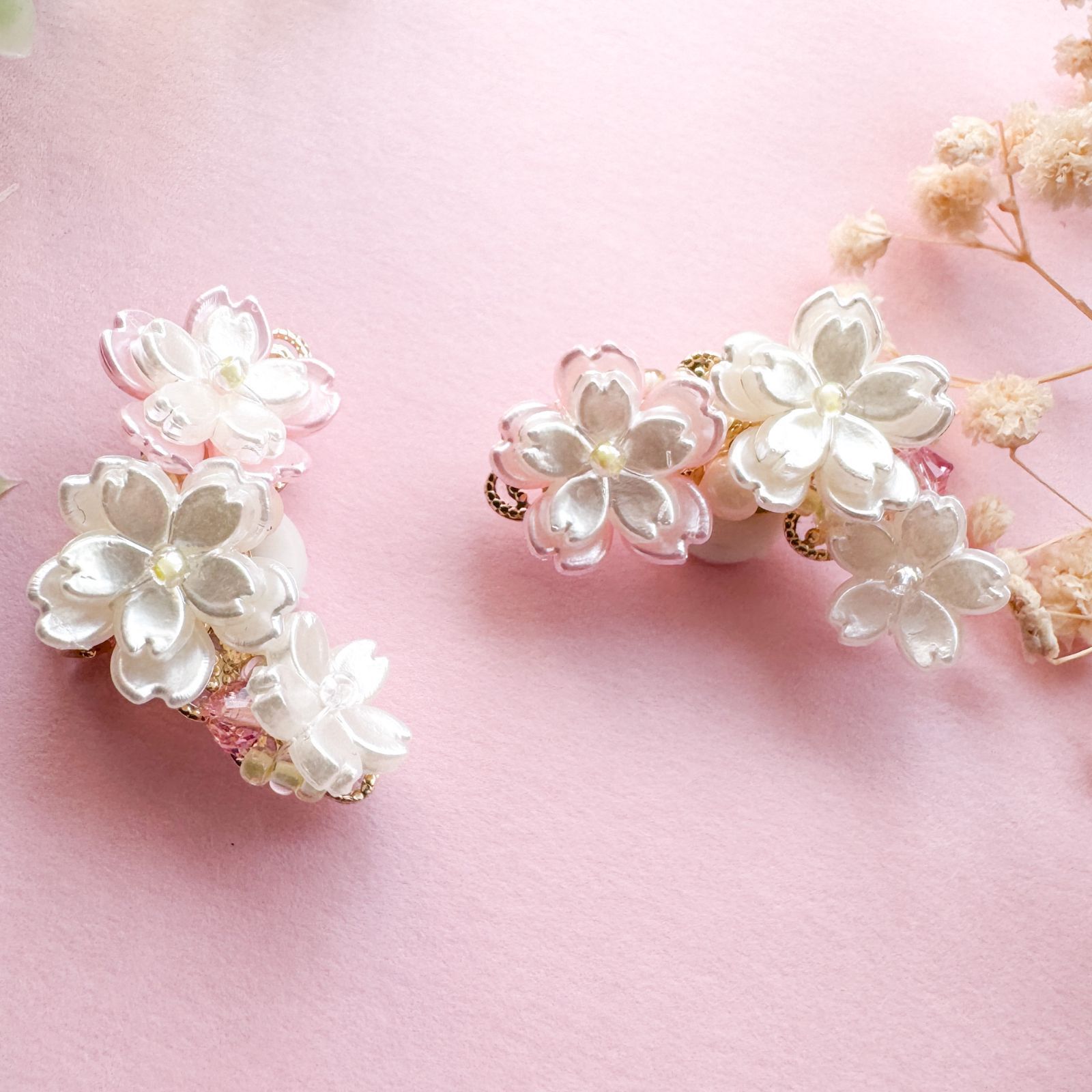 桜のイヤーカフ(両耳セット) - メルカリ