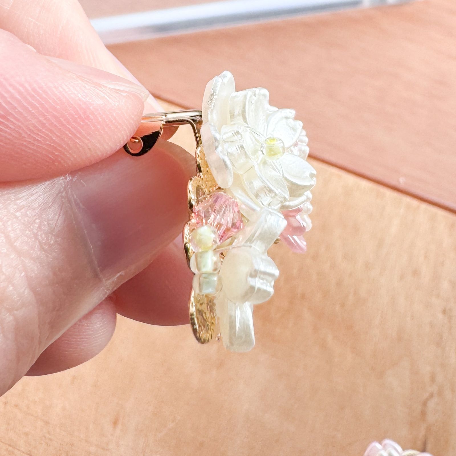 桜のイヤーカフ(両耳セット) - メルカリ