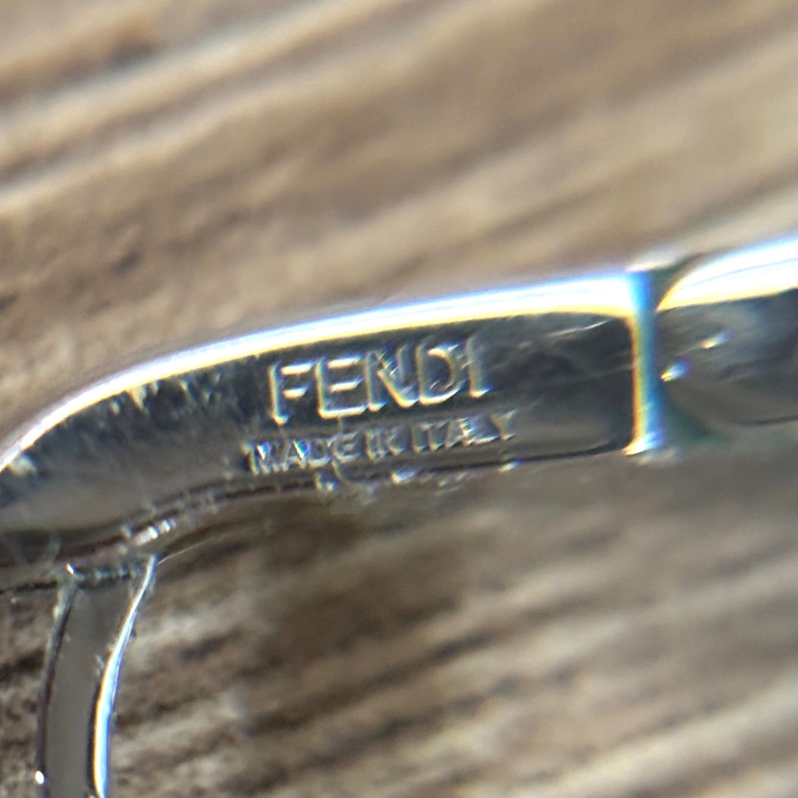 ロゴピアス 片耳のみ