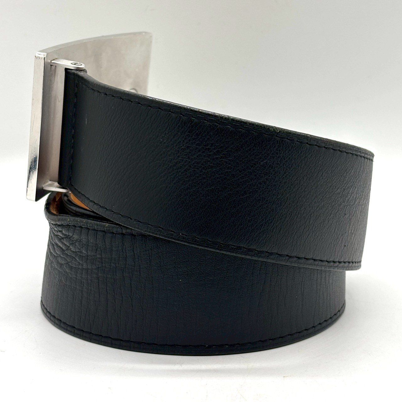 無骨に映える重厚刻印】 LOUIS VUITTON ルイヴィトン レザーベルト