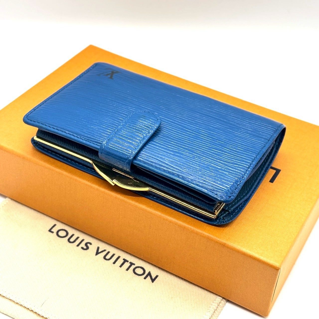知性が香る青】 LOUIS VUITTON ルイヴィトン 二つ折り財布 エピ