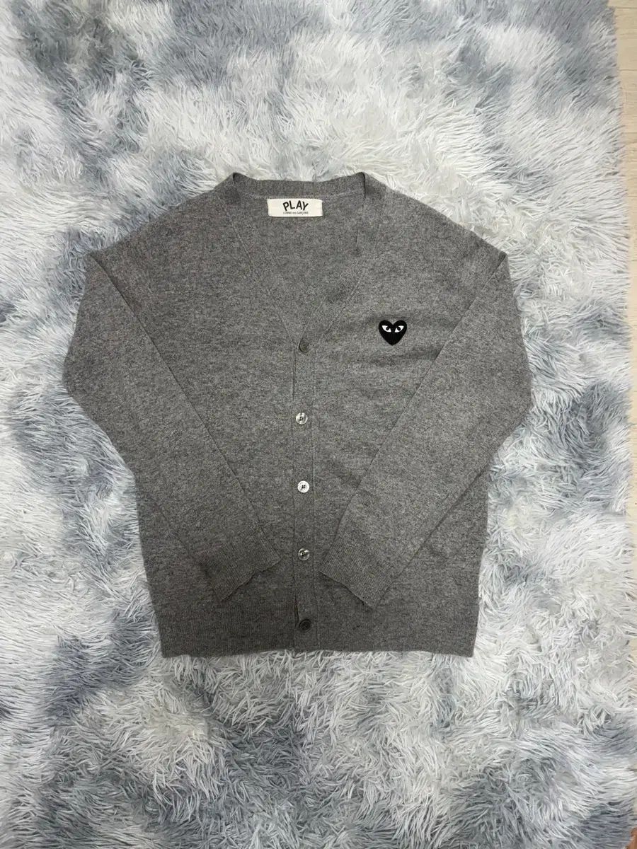 コム・デ・ギャルソン ブラックワッペン グレー カーディガン