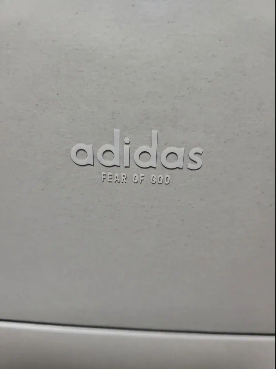 アディダス x