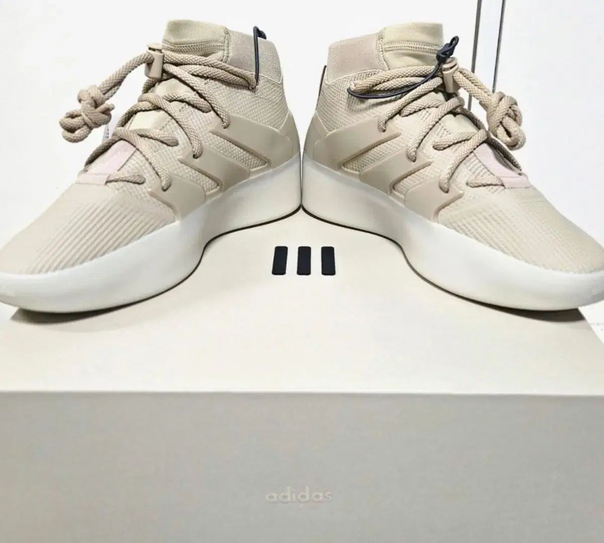 アディダス x Fear Of God Athletics コラボレーション