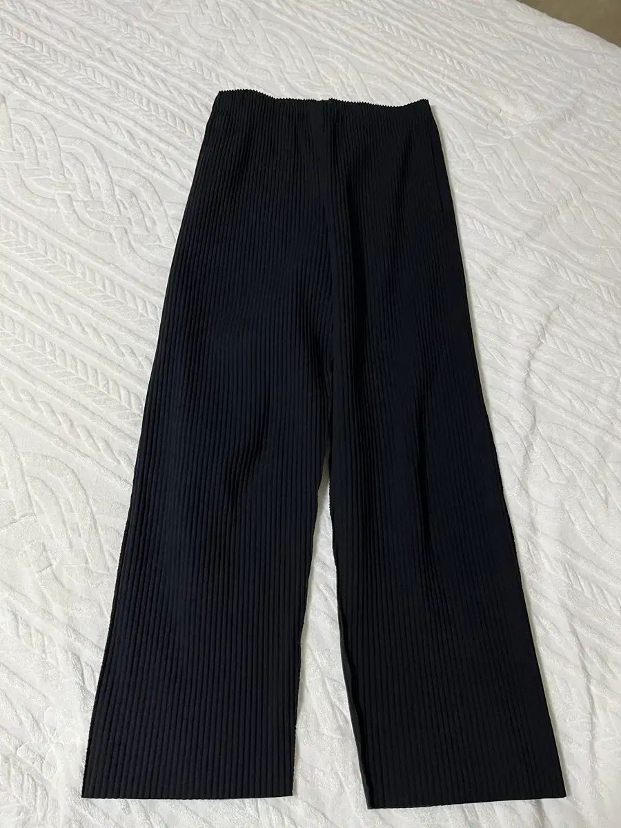 ISSEY MIYAKE イッセイミヤケ パンツ ブラック