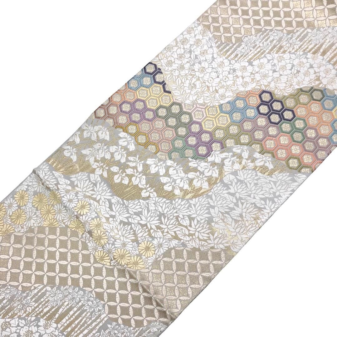 袋帯 唐織 花模様 花亀甲 七宝繋ぎ 金糸 白鼠色 O-5785 - メルカリ