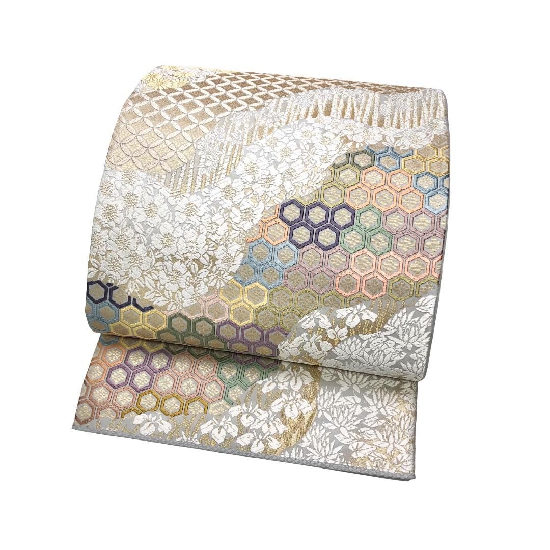 袋帯 唐織 花模様 花亀甲 七宝繋ぎ 金糸 白鼠色 O-5785 - メルカリ