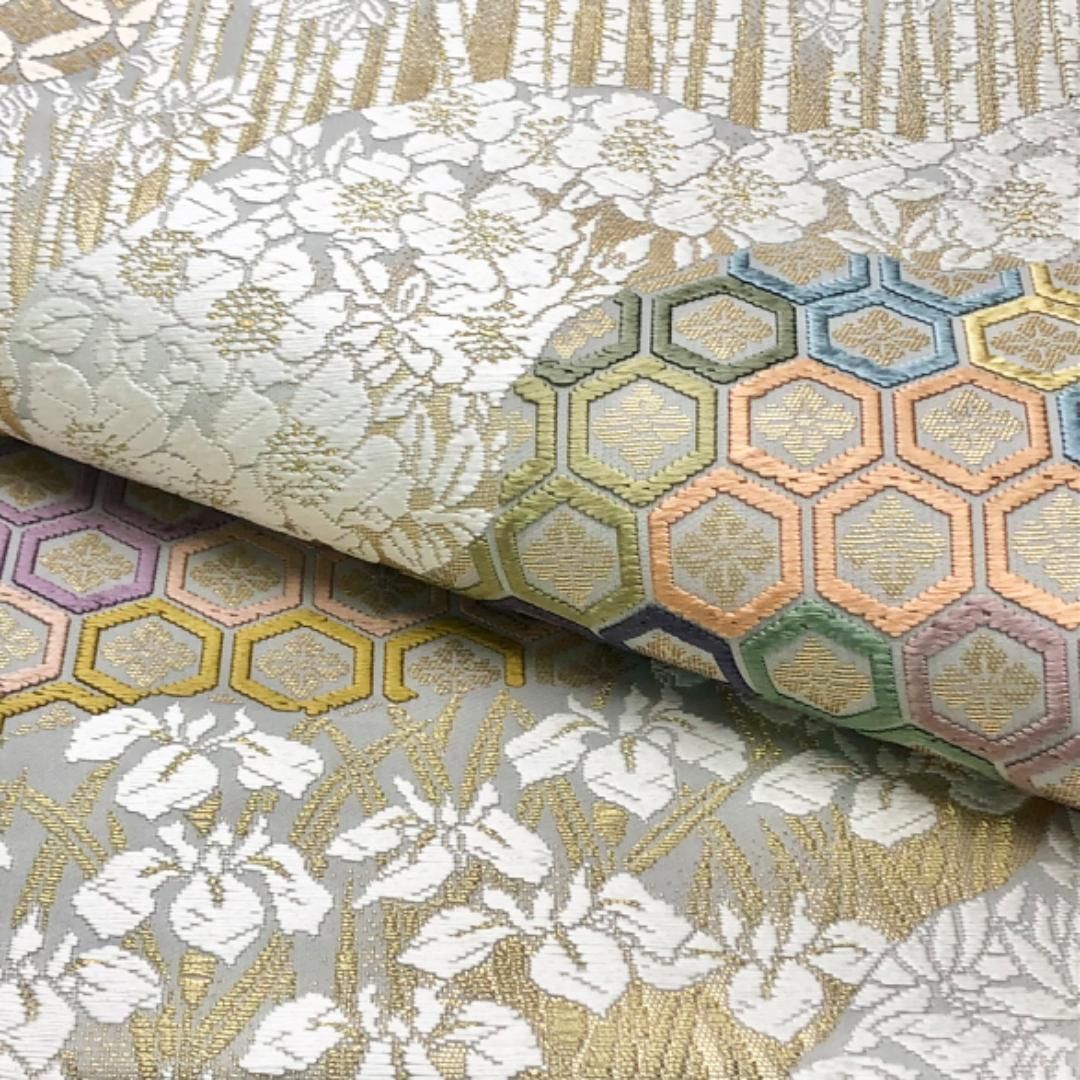 袋帯 唐織 花模様 花亀甲 七宝繋ぎ 金糸 白鼠色 O-5785 - メルカリ
