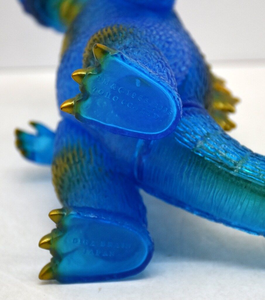 ギガフレイン 大戦争ゴジラ(クリアブルー成型/金塗装/黒黄色目) - メルカリ ギガフレイン 大戦争ゴジラ(クリアブルー成型/金塗装/黒黄色目) - メルカリ