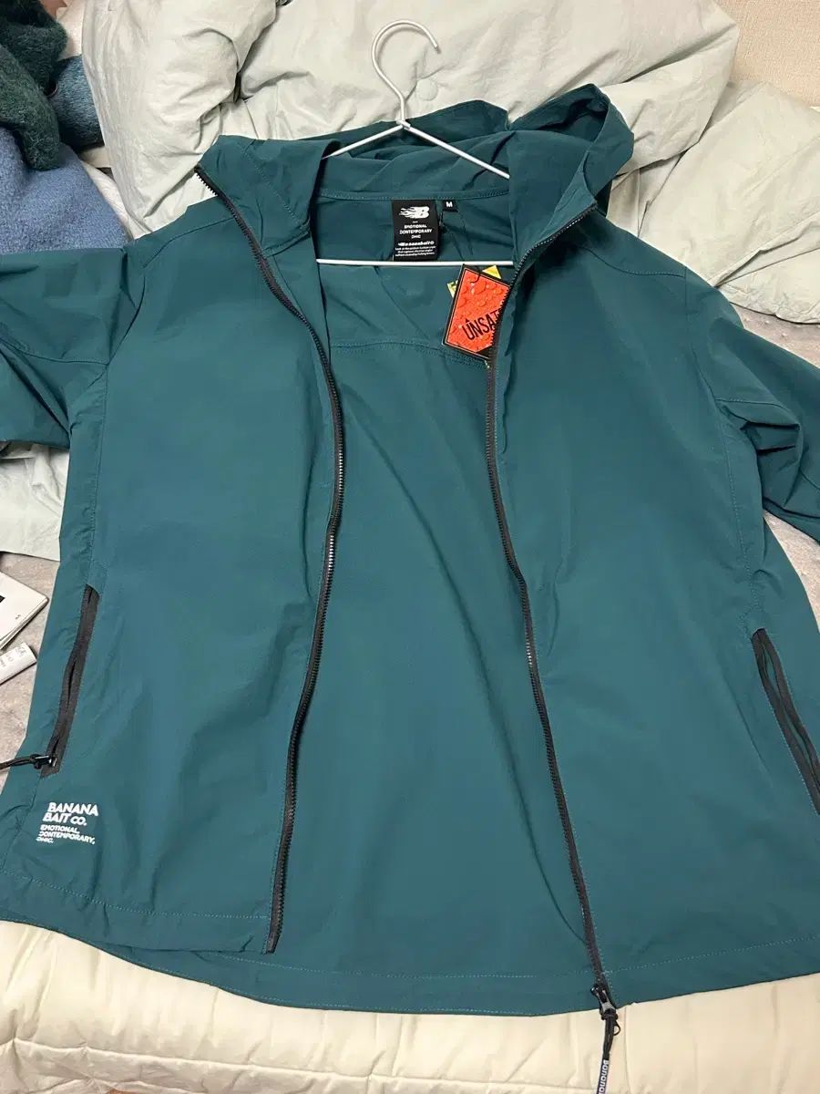バナナベイ（BAE・ジンソル）ウィンドブレーカー