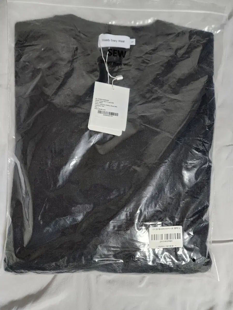 LEON 』の本、ポストカード25枚、映画パンフ、大カード1枚、DVDセット