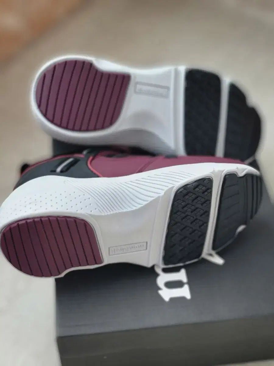 モンベル バーガンディ