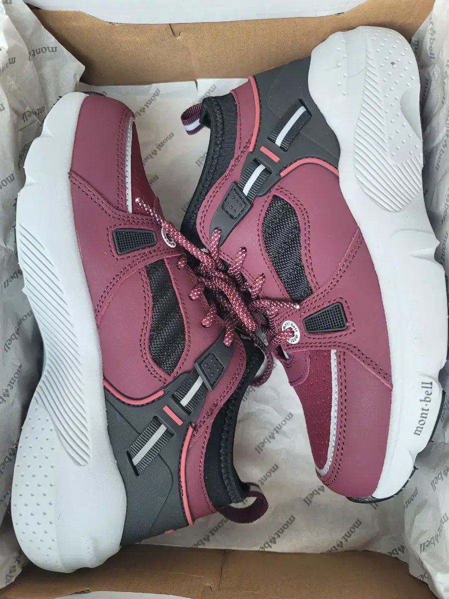 モンベル バーガンディ レディース トレッキングシューズ 230_未着用
