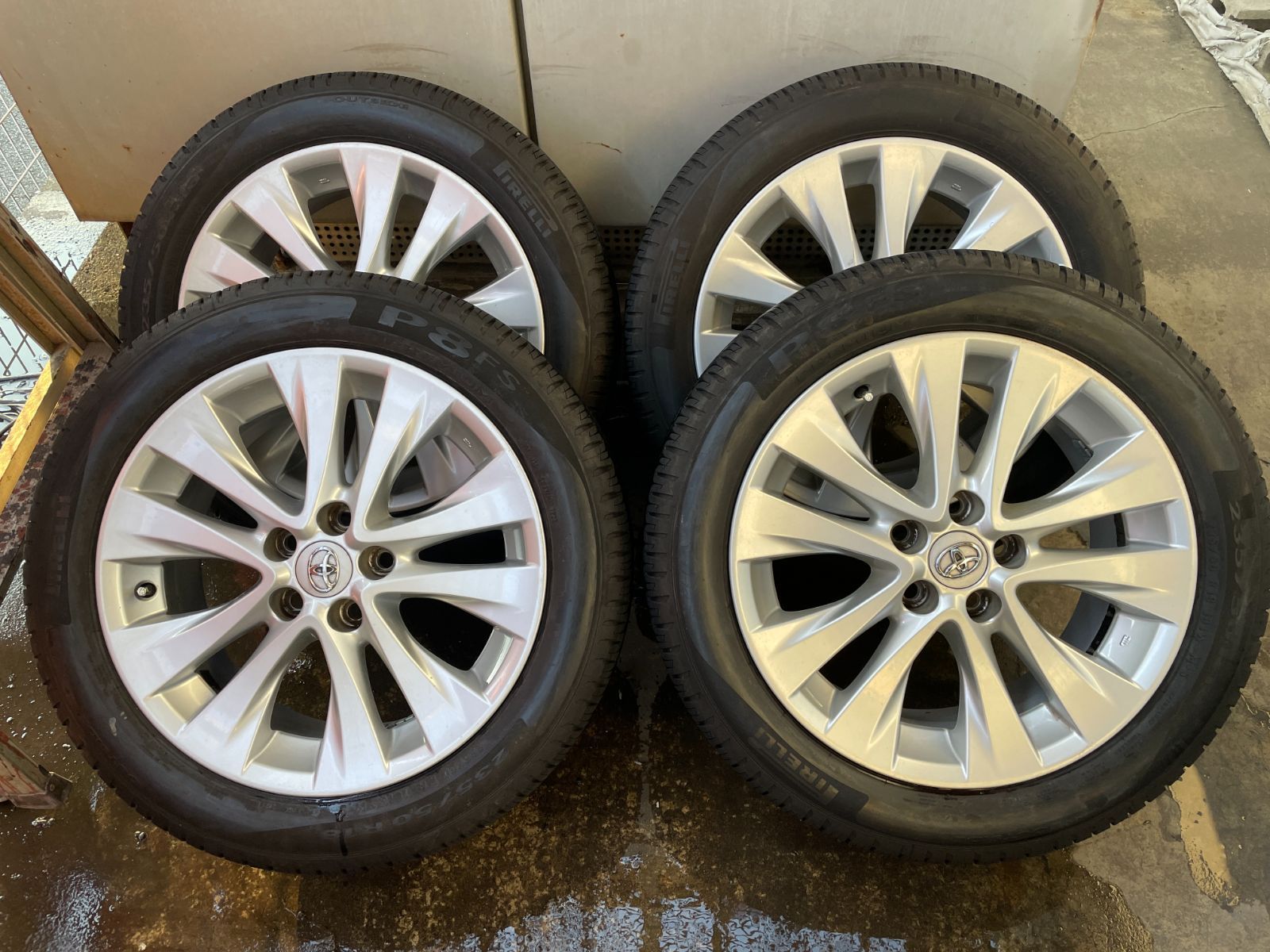 アルファード ヴェルファイア アルミ 18 7 5 J 45 PCD 114 3 H＆PIRELLI P 8 PREMIUM FS 235 50 R 品 4本セット 菅74