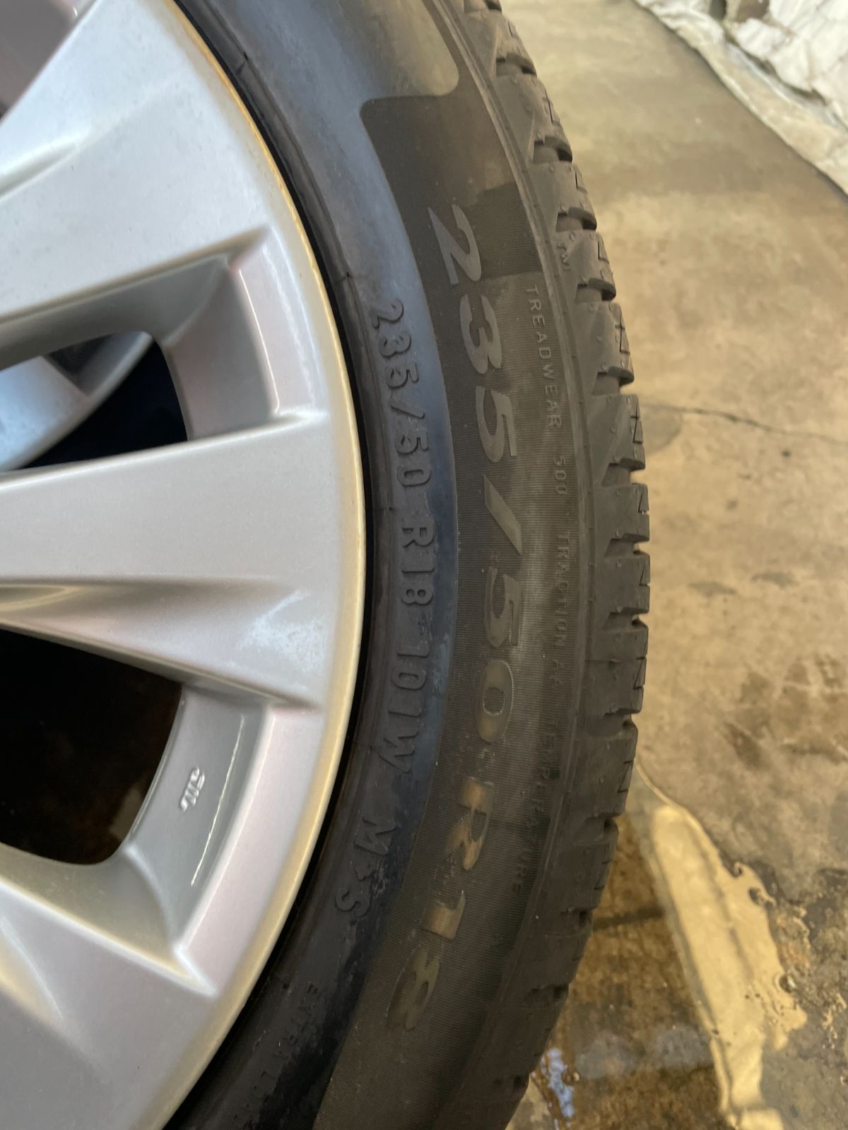 アルファード ヴェルファイア アルミ 18 7 5 J 45 PCD 114 3 H＆PIRELLI P 8 PREMIUM FS 235 50 R 品 4本セット 菅74