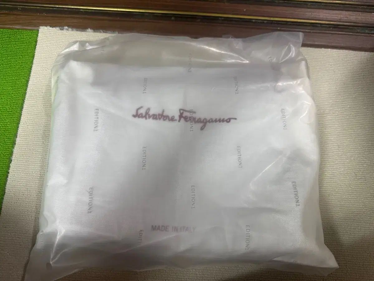 FERRAGAMO フェラガモ トラベル エンボス ウェスト ベルトバッグ