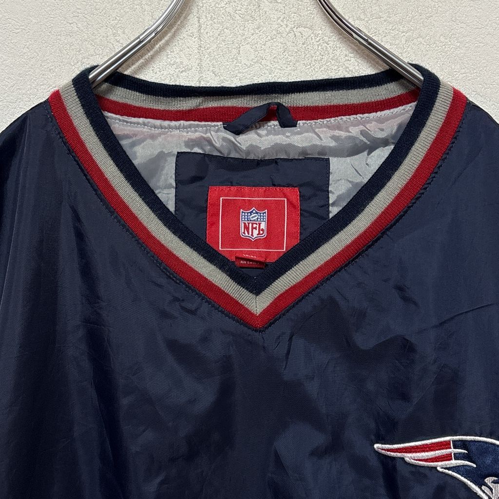 レア【古着】NFLペイトリオッツ 刺繍プルオーバーナイロンジャケット メンズL NFL】 ニューイングランド・ペイトリオッツ チームロゴ刺繡 Vネック