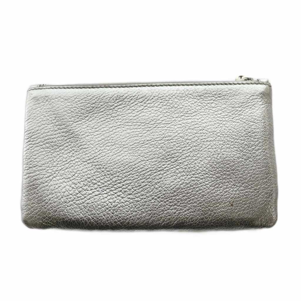 ミュウミュウ miumiu パールビジュー装飾フラットポーチ 銀色 シルバー SS OS