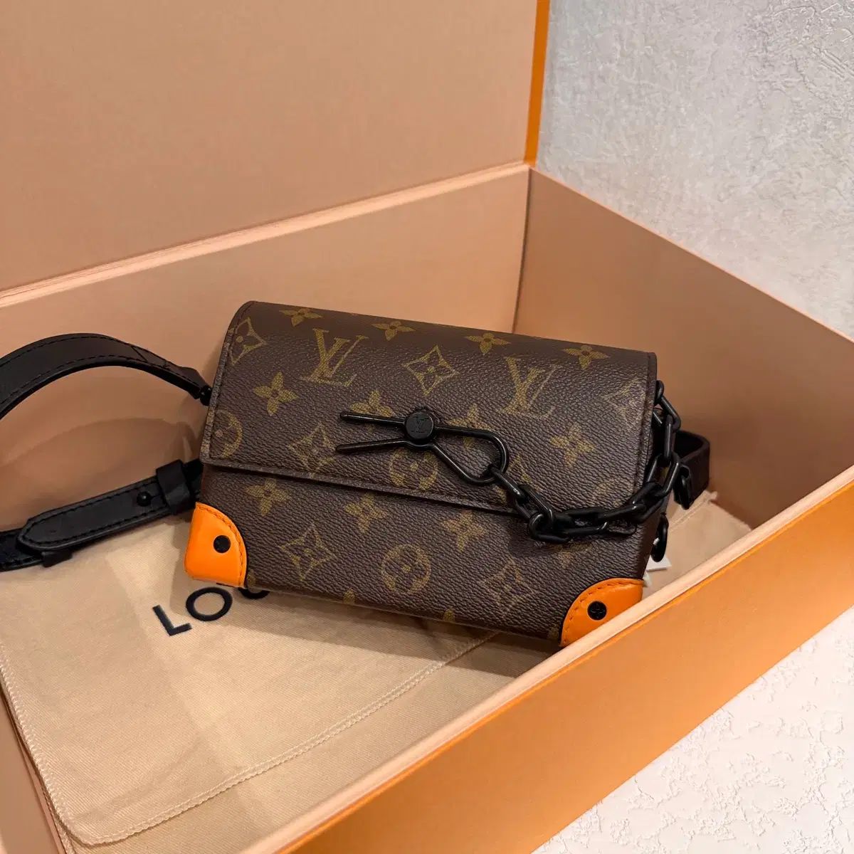 ほぼ ルイヴィトン スチーマー ウェアラブル モノグラム クロスバック 着回しアイテム ベーシック