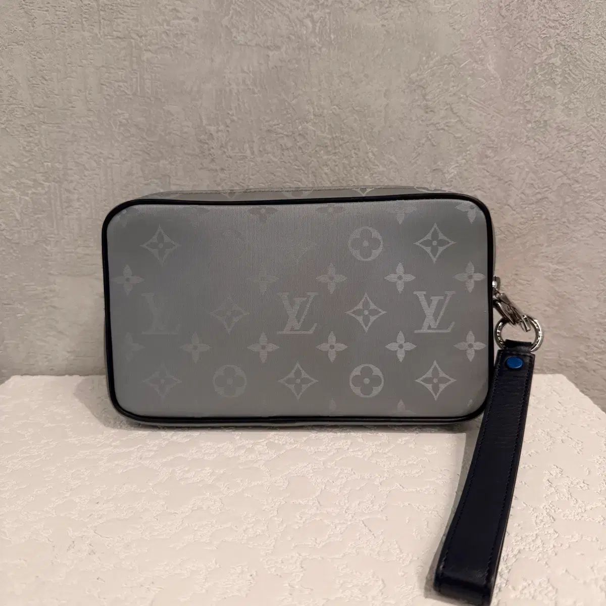 ルイヴィトン サテライト アルファ クロスバック